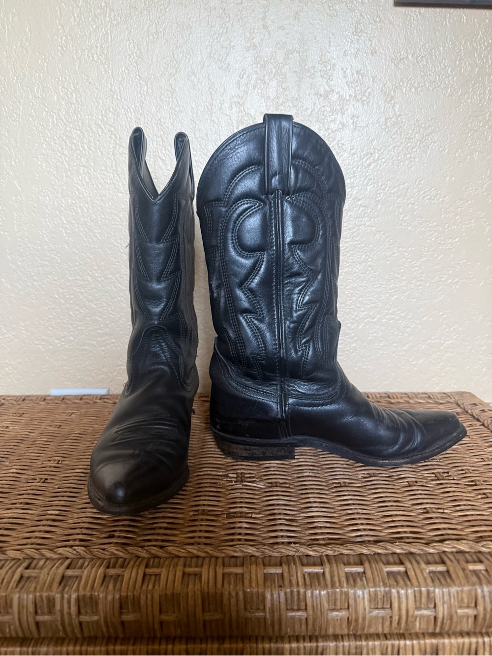 Woman’s Black Leather Western Cowboy Boots